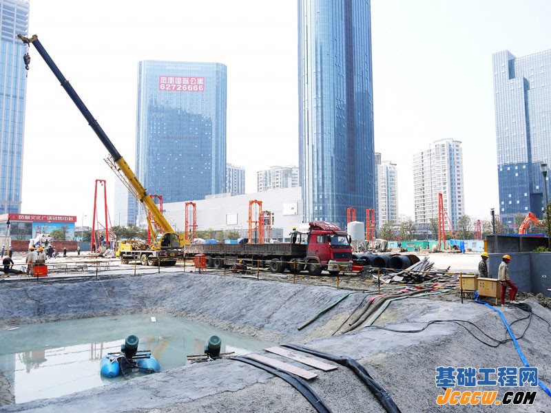 上海市铁狮门桩基施工现场