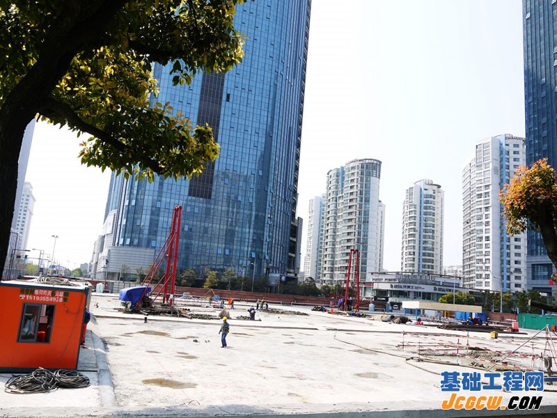 上海市铁狮门桩基施工现场