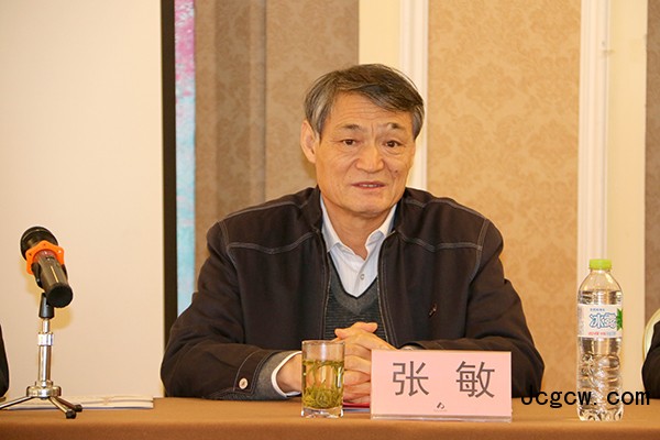 山东省地质探矿机械厂全液压螺杆桩机现场会