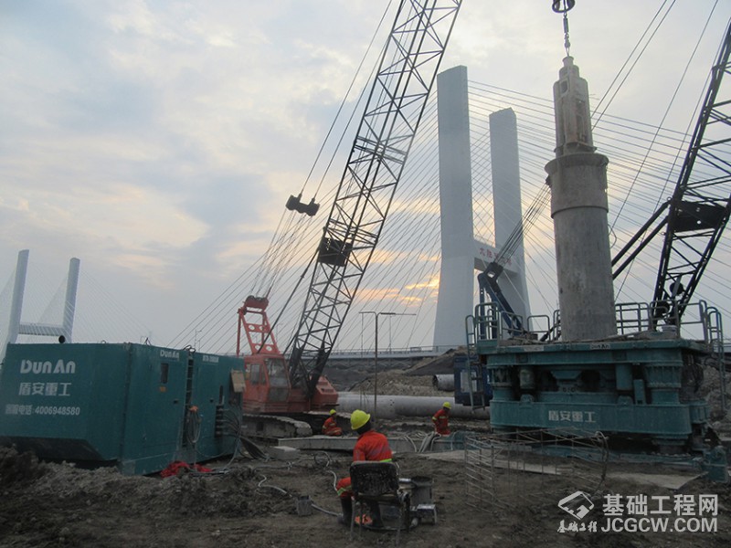 徐州盾安重工DTR2005H全套管全回转钻机施工案例